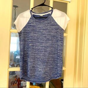 Gap T-Shirt - Women’s XS